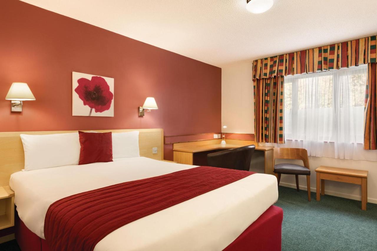 Days Inn Hotel Bradford - Leeds Brighouse Exteriör bild