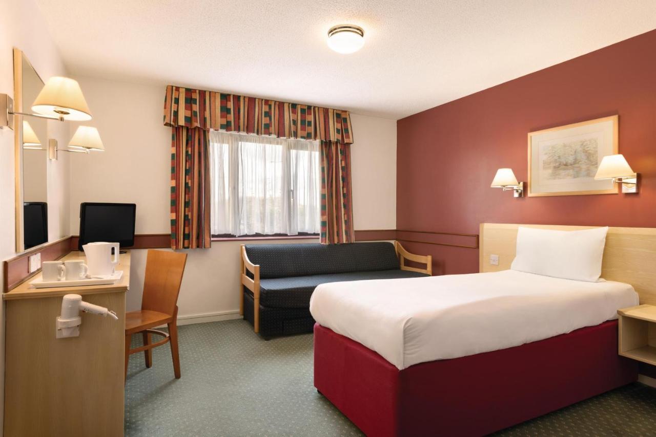 Days Inn Hotel Bradford - Leeds Brighouse Exteriör bild