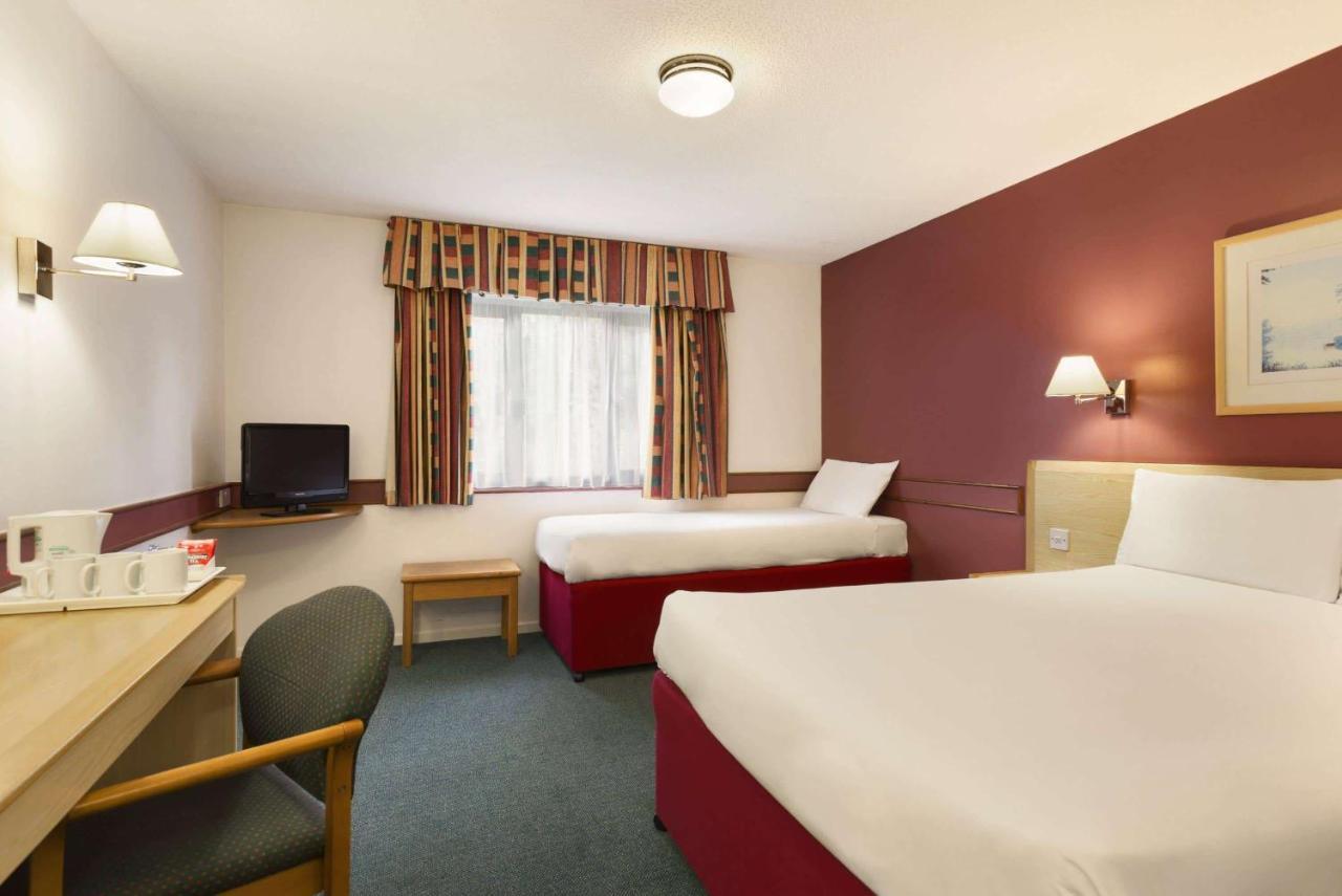 Days Inn Hotel Bradford - Leeds Brighouse Exteriör bild